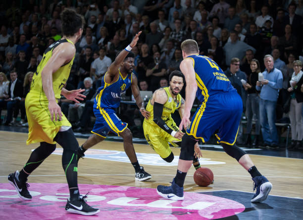 在与火箭的 在与火箭的