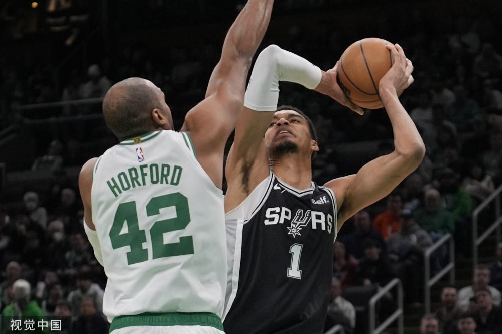 国少队通过 国少队通过